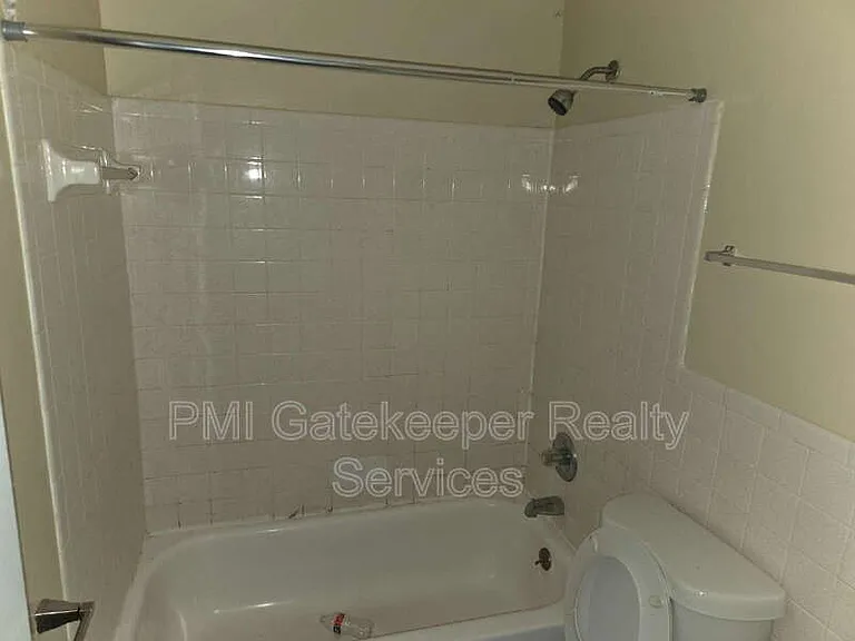 2459 Montana Ave #4 — Photo 11