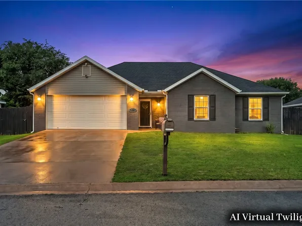 20752 Hillcrest Dr, Springdale, AR 72764