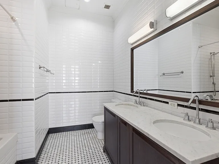 655 6th Ave #D3 — Photo 9