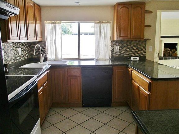 4th image of 4241 Woodsville Dr
