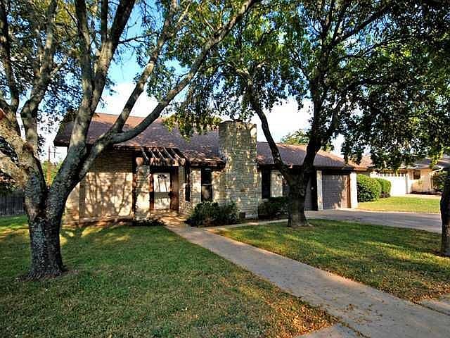 1st image of 1103 Deepwood Dr