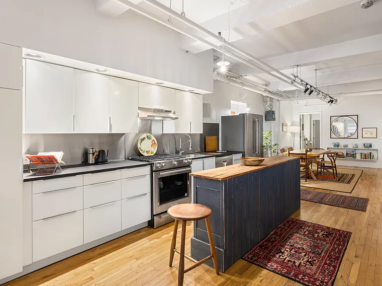 215 W 29th St #2 — Photo 5