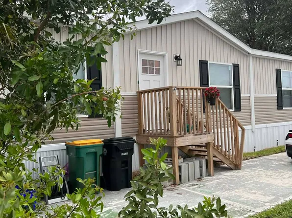 715 Banyan Dr, Lake Worth, FL 33461