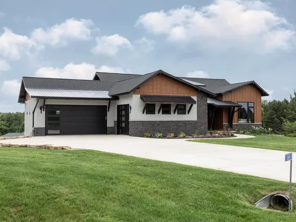 3251 Gray Hawk Trl, Green Bay, WI 54313