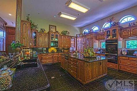 5th image of 2405 Winding Hollow Ln