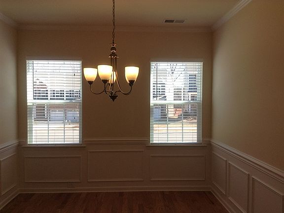 5th image of 102 Golden Star Ln