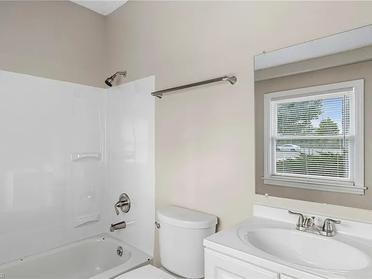 2210 E Market St — Photo 19