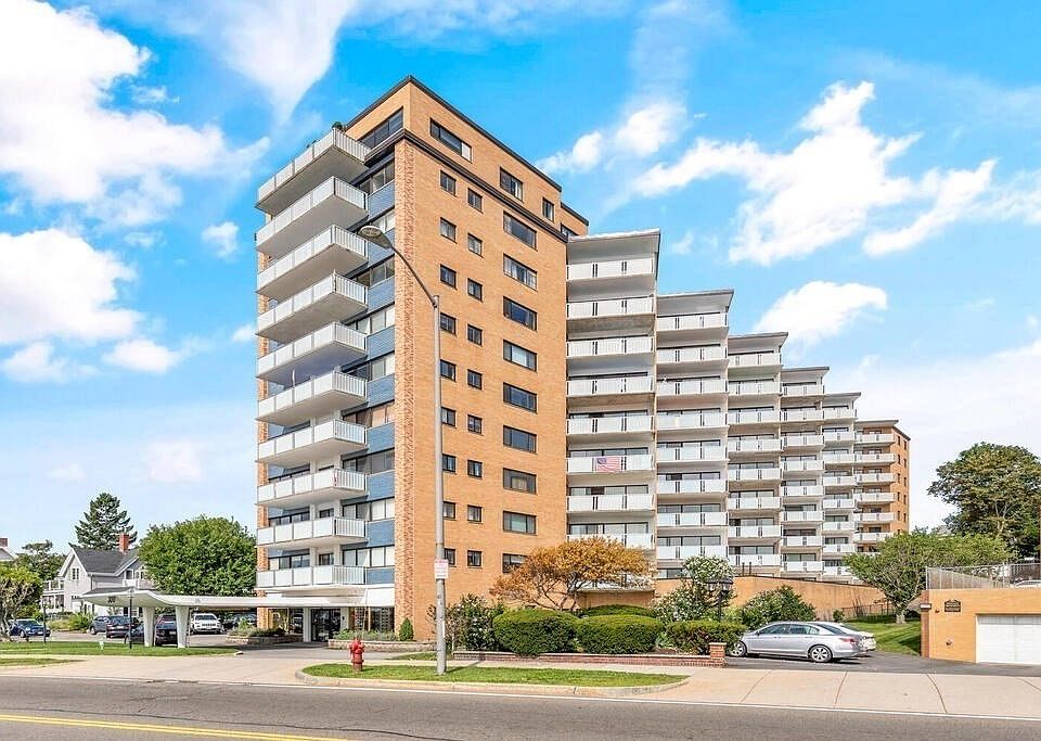 1st image of 300 Lynn Shore Dr APT 209