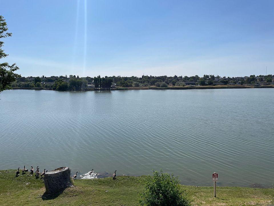 1st image of 1015 W Lakeside Dr