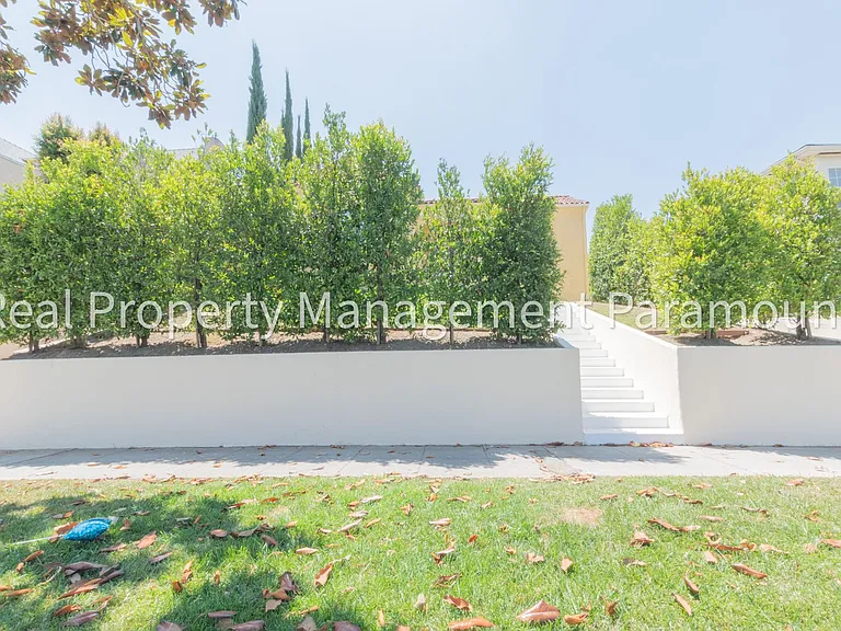 1867 S Redondo Blvd — Photo 4