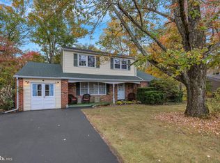 8 Lawrence Rd, Audubon, PA 19403