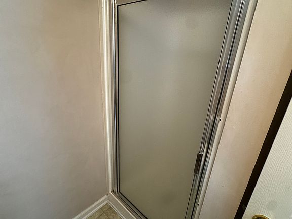 3rd image of 509 W 9th St