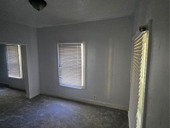 5th image of 10011 Elizabeth Ave