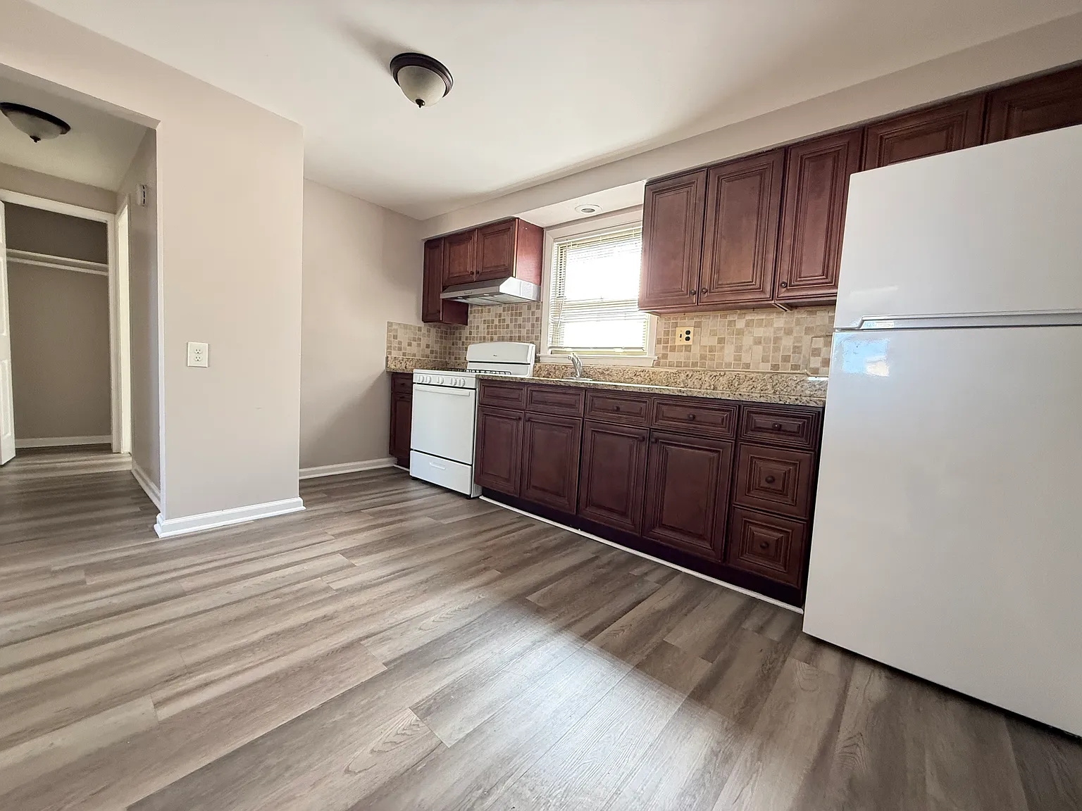 1 bed, 600 sqft, $1,300 — Photo 3