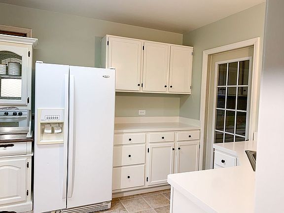 4th image of 946 W 32nd St