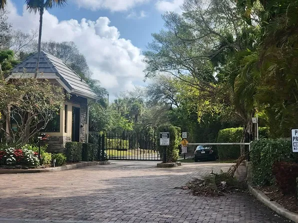 3915 Wild Lime Ln, Coral Springs, FL 33065