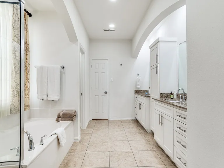 7110 Waterbury Dr — Photo 6