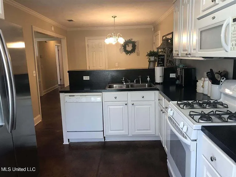 133 Blackstone Cir — Photo 8