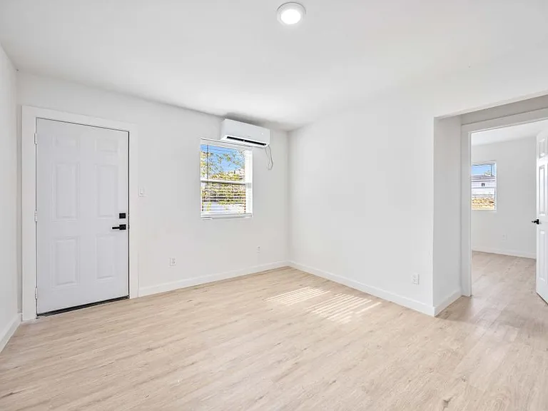 6811 Del Rio St #9 — Photo 3