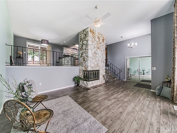 4th image of 4419 Elwood Dr W