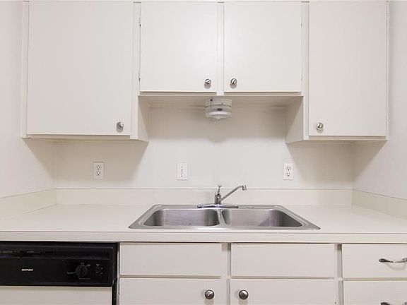 5th image of 4317 Hartford St #207