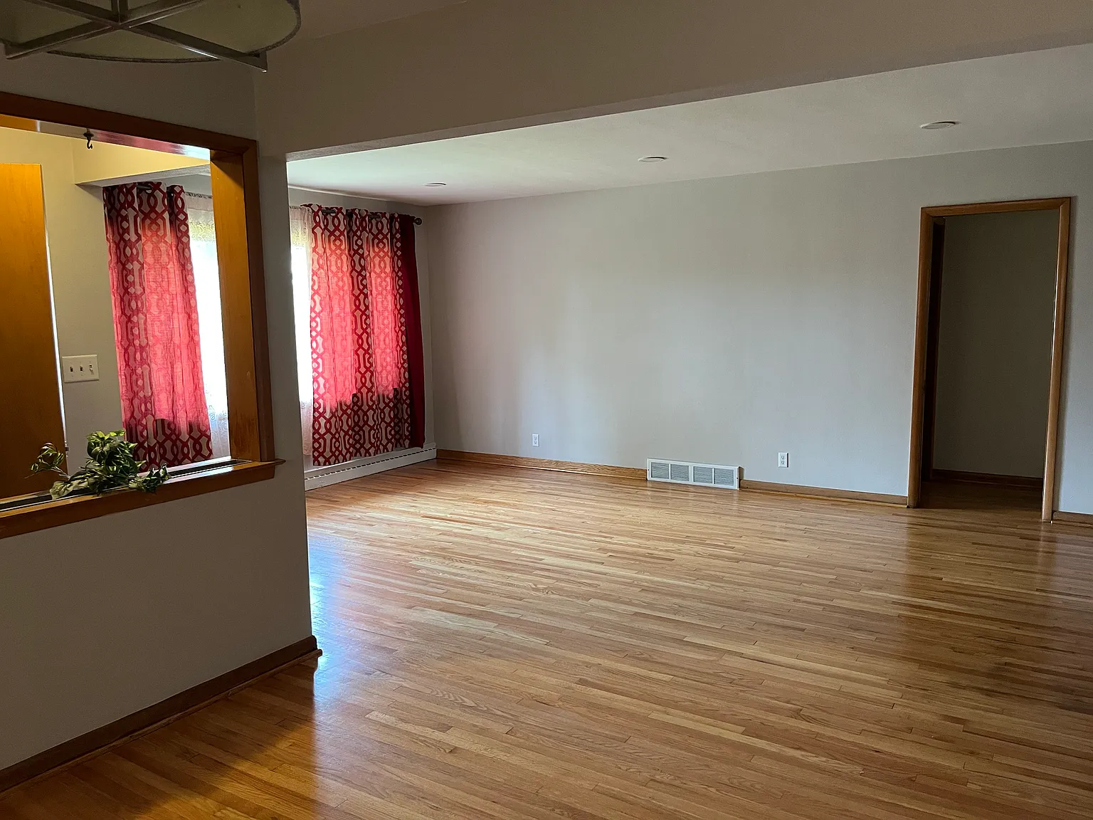 4 bed, $2,595 — Photo 4