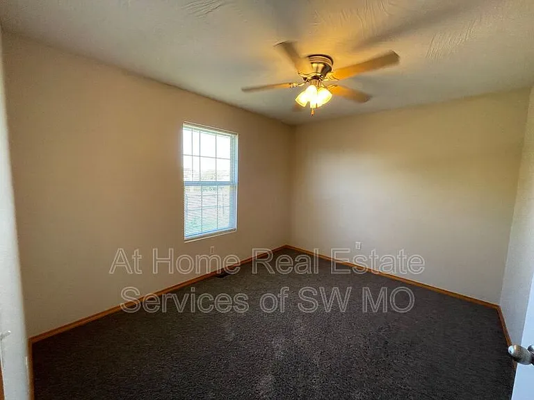 917 N Madison Ave — Photo 6