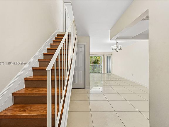 4th image of 9371 Fontainebleau Blvd APT I201