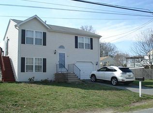 105 Sweet St, Warwick, RI 02889