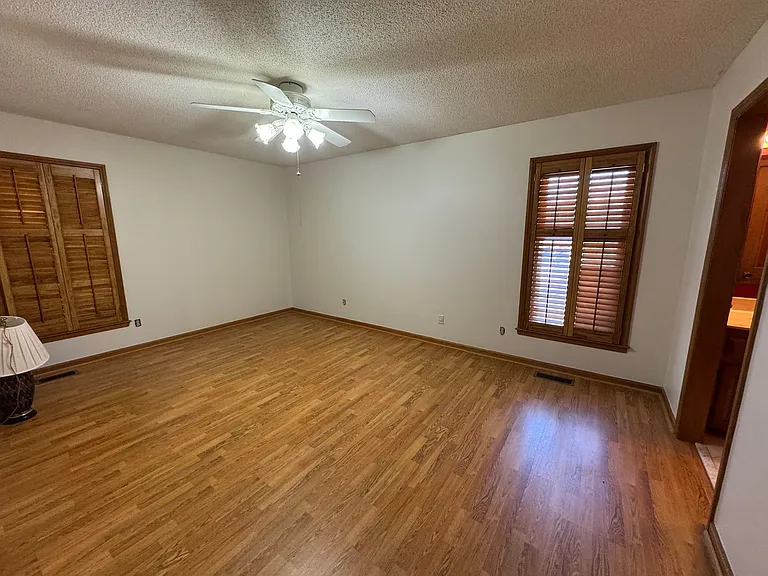 307 Fallingbrook Dr — Photo 14