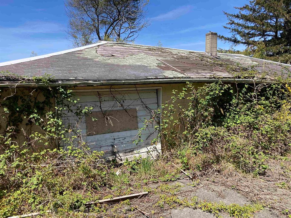 2nd image of 140 Maranda Ln