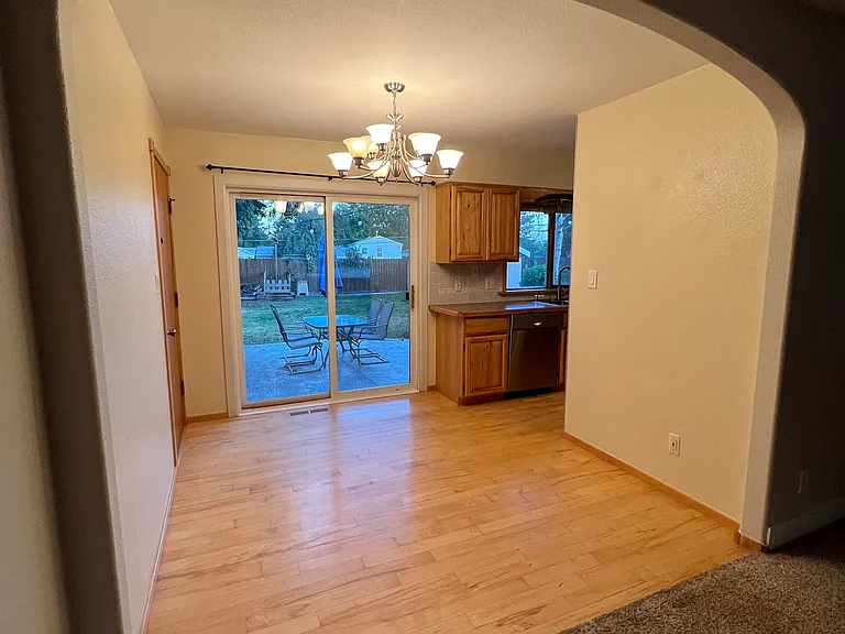 906 Paloverde Dr — Photo 5