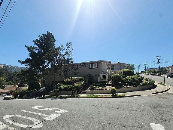 2nd image of 3700 Lundholm Ave