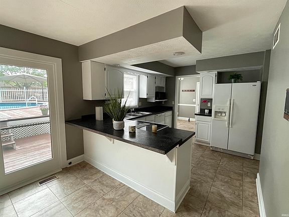 4th image of 10041 Belmont Ct