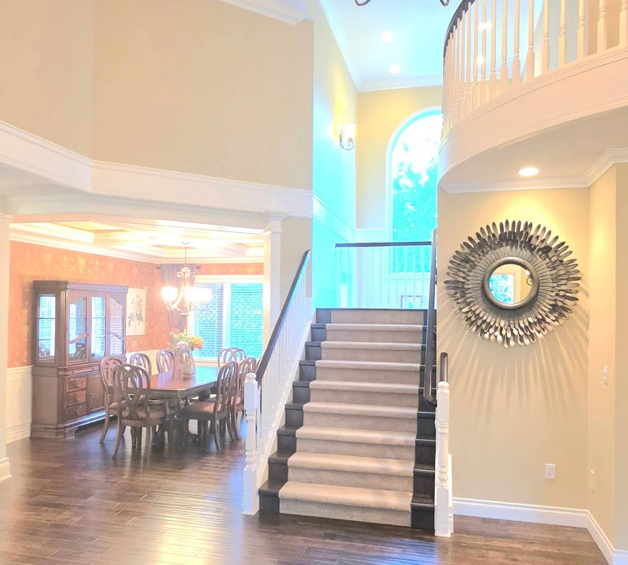 4 bed, 5000 sqft, $8,000 — Photo 2