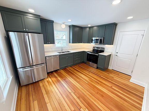 4th image of 602 Grove St