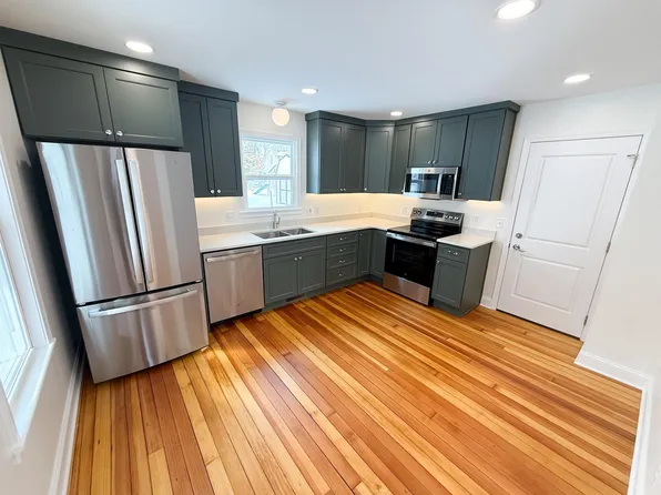 602 Grove St, Decorah, IA 52101