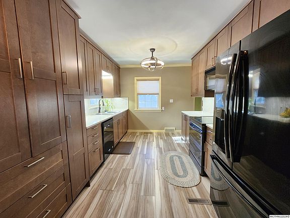 4th image of 77 Linden Dr