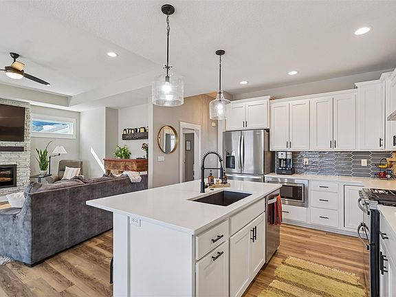 3rd image of 2835 Crescent Ridge Dr