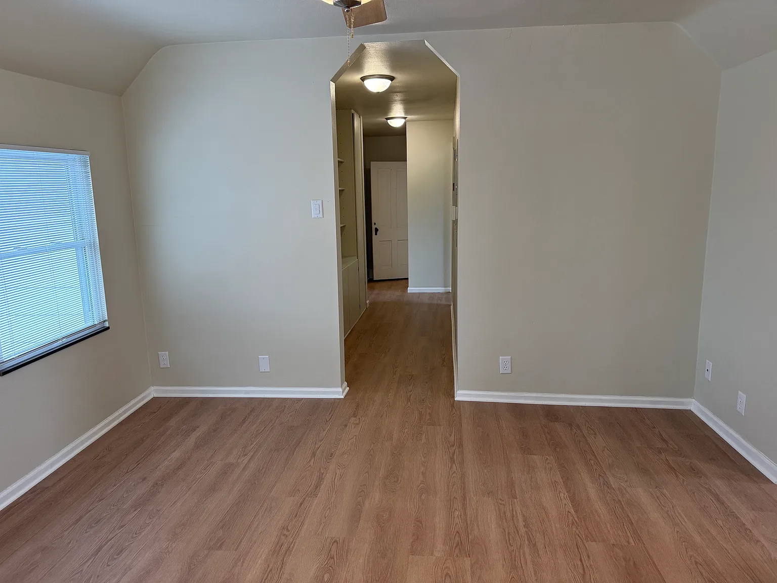 2 bed, 1000 sqft, $1,300 — Photo 4