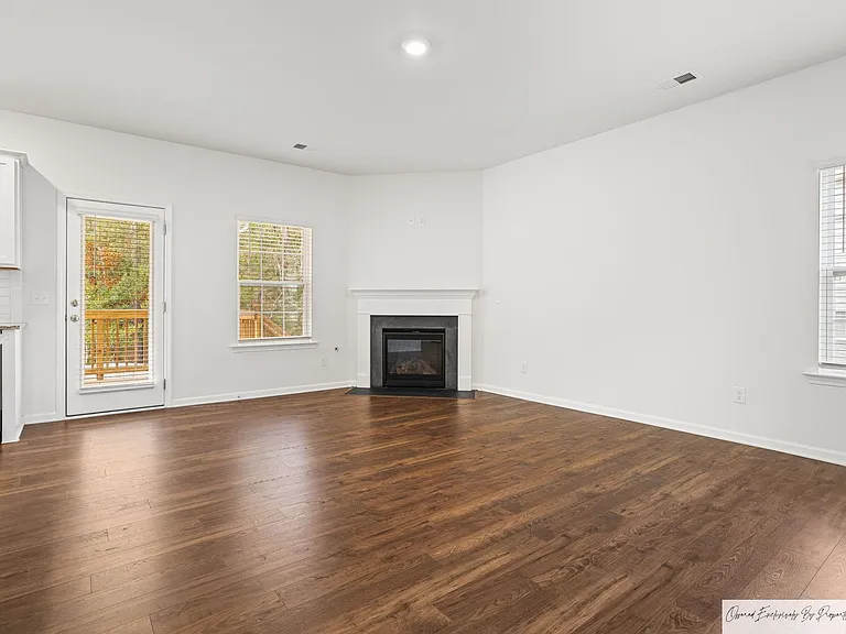 568 Stone Hollow Dr — Photo 10