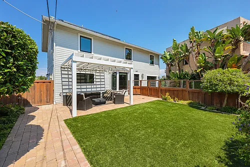 3447 Goldfinch St Photo 1