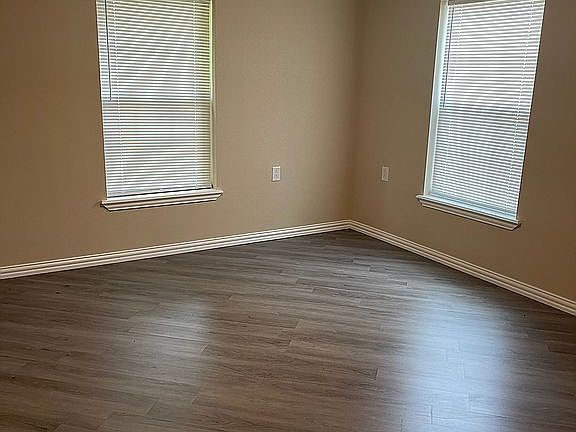 Bed 1 w/ Jack & Jill Bath