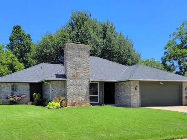 724 Three Oaks Dr, Midwest City, OK 73130