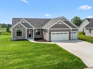 W251N2413 Valleyview CIRCLE, Pewaukee, WI 53072