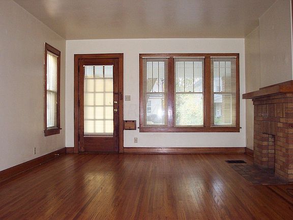3rd image of 2954 Indianola Ave #2956