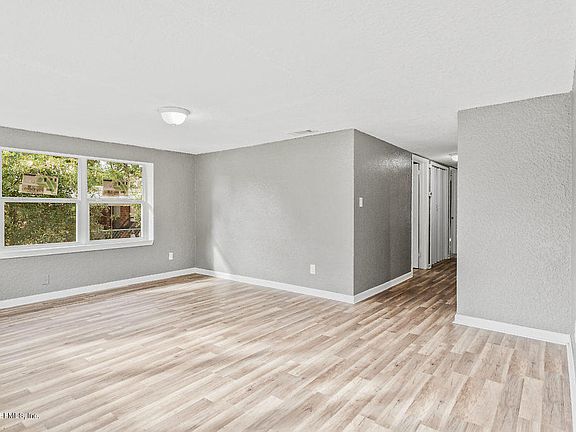 5th image of 8033 India Ave
