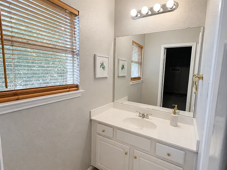 2536 Crenshaw Dr — Photo 18