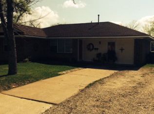 106 Walnut St, Lake Jackson, TX 77566
