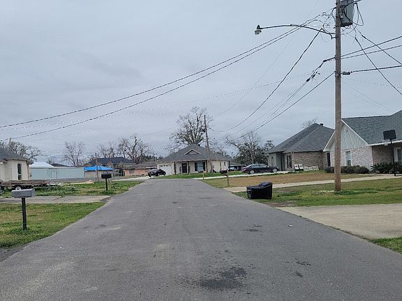 4th image of 817 Marjorie Ct